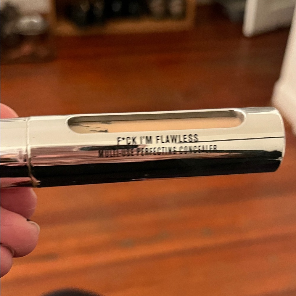 IL MAKIAGE Smoothing Primer - Sleek Silver - Picture 9 of 9